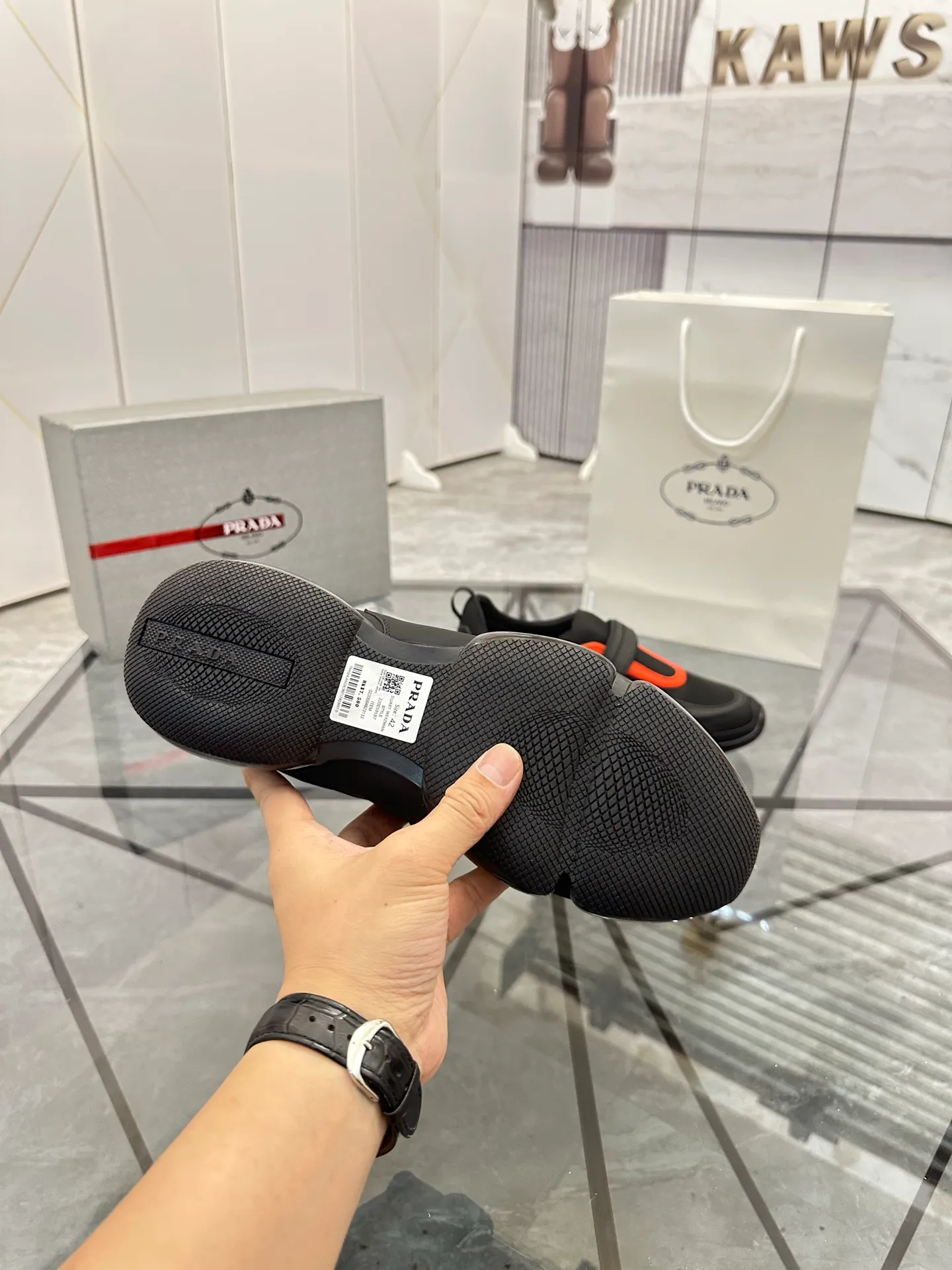 Men's shoes for sale 💰: 💰P500¥ High-end top quality Product trademark: Prada *"Prada*" low-top casual shoes Regular size: 38-45 (can be customized to 46) One size larger Product materials: imported breathable fly weave upper, professional glue-making process, breathable lining, cowhide foot pads, original outsole. No.: 001
